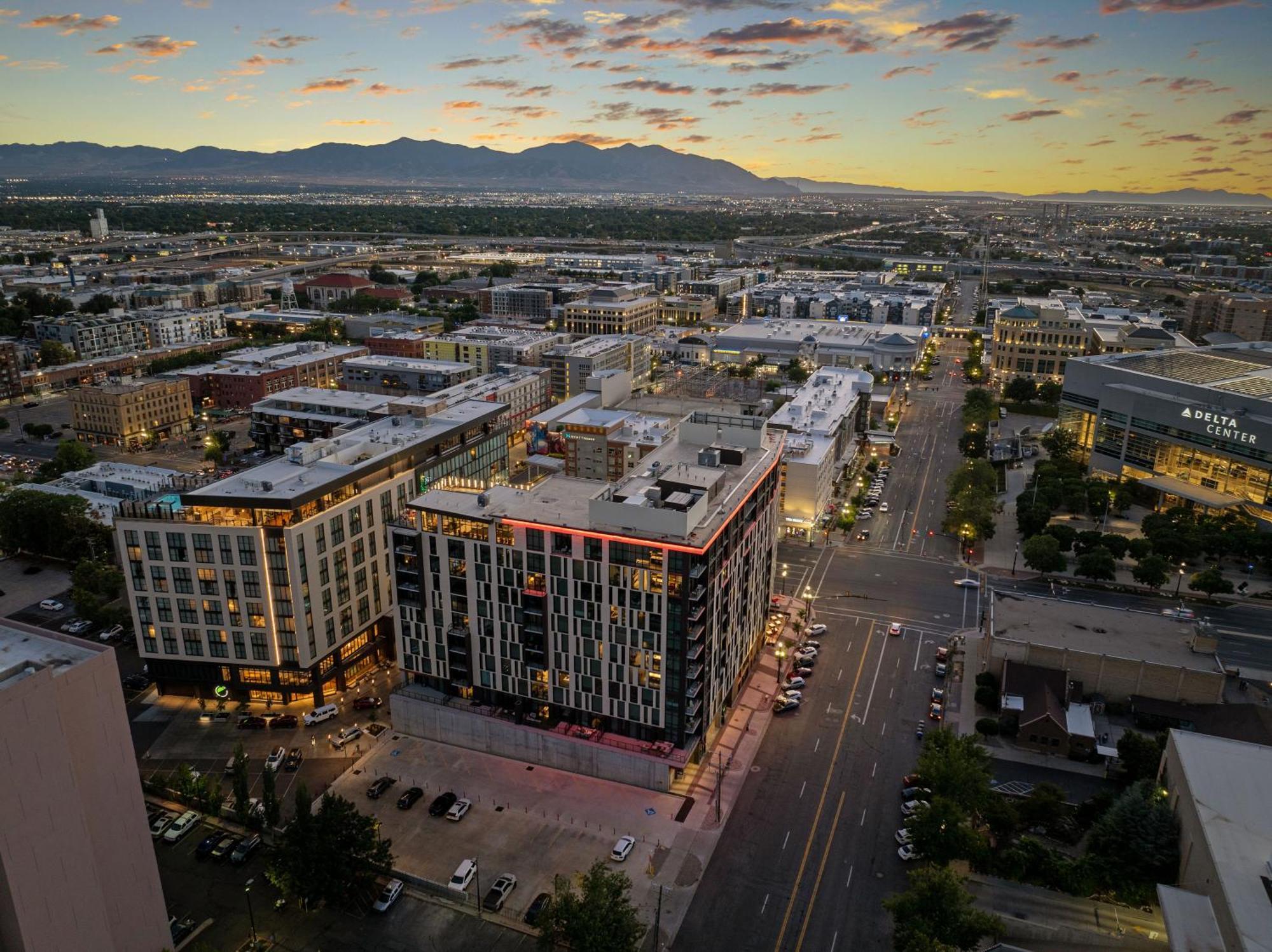 Exceptional 1Bd Ba-Poolhottubgymparking- Downtown! Apartment Salt Lake City Exterior photo