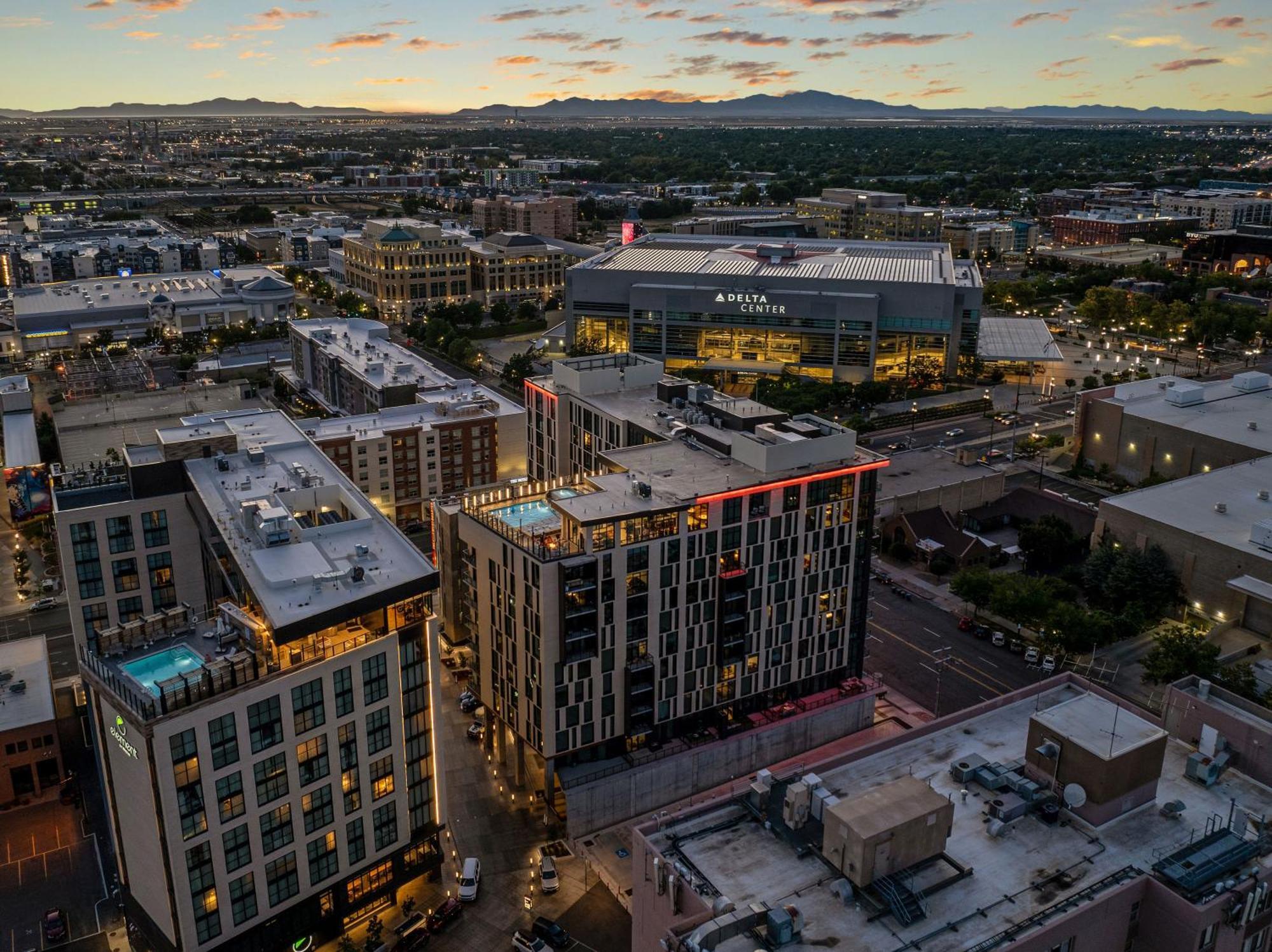 Exceptional 1Bd Ba-Poolhottubgymparking- Downtown! Apartment Salt Lake City Exterior photo